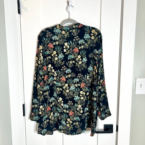 J. Jill Moody Floral Dark Florals Button-Up 100% Rayon Long Tunic Blouse Sz M - Picture 4 of 4